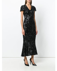 Черное платье-футляр с вышивкой от Talbot Runhof