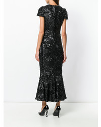 Черное платье-футляр с вышивкой от Talbot Runhof