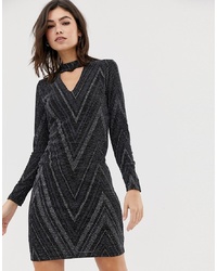 Черное платье-футляр с узором зигзаг от Oasis