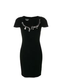 Черное платье-футляр с украшением от Boutique Moschino