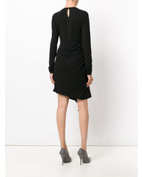 Черное платье-футляр с украшением от Saint Laurent