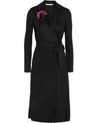 Черное платье-футляр от Diane von Furstenberg