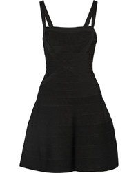 Черное платье-футляр от Herve Leger