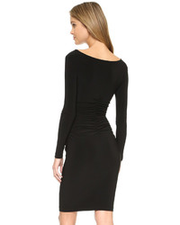 Черное платье-футляр от Norma Kamali