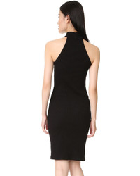 Черное платье-футляр от Monrow