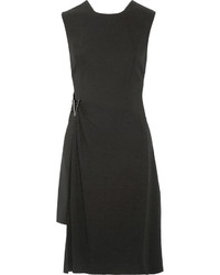 Черное платье-футляр от Versace