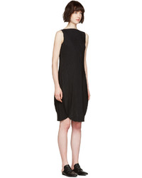 Черное платье от Issey Miyake
