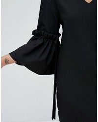 Черное платье от Boohoo