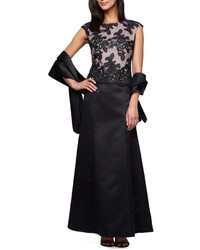 Черное сатиновое платье с вышивкой