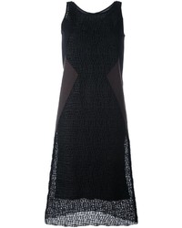 Черное шелковое платье прямого кроя с рельефным рисунком