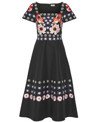 Черное шелковое платье с вышивкой от Temperley London
