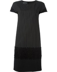 Черное шерстяное платье в вертикальную полоску