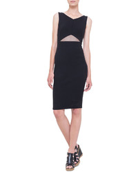 Черное шерстяное платье с вырезом