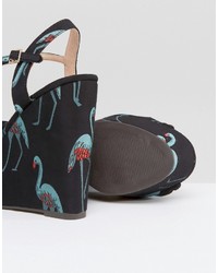 Черные босоножки на танкетке от Office