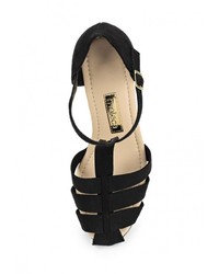 Черные босоножки на танкетке от Moleca