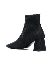 Черные ботильоны на резинке от Versus