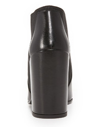 Черные ботильоны на резинке от Stuart Weitzman