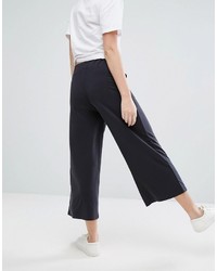 Черные брюки-кюлоты от Monki