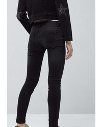 Черные джинсы скинни от Mango