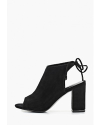 Черные замшевые босоножки на каблуке от Marie Collet