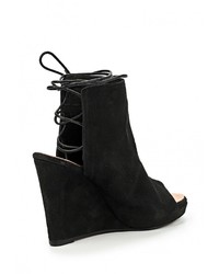 Черные замшевые босоножки на танкетке от Cuplé