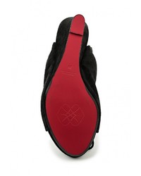 Черные замшевые босоножки на танкетке от Cuplé