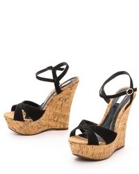 Черные замшевые босоножки на танкетке от Schutz