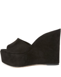 Черные замшевые босоножки на танкетке от Sergio Rossi