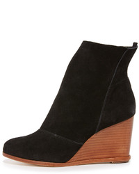 Черные замшевые ботильоны на танкетке от Matt Bernson