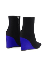 Черные замшевые ботильоны на танкетке от Giuseppe Zanotti