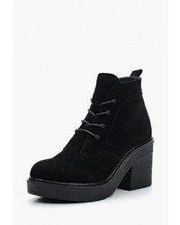 Черные замшевые ботильоны на шнуровке от Der Spur