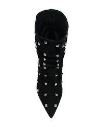 Черные замшевые ботильоны с шипами от Valentino