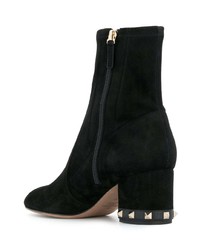 Черные замшевые ботильоны с шипами от Valentino