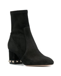 Черные замшевые ботильоны с шипами от Valentino