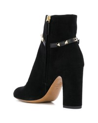 Черные замшевые ботильоны с шипами от Valentino