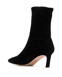 Черные замшевые ботильоны от Stuart Weitzman