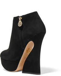 Черные замшевые ботильоны от Charlotte Olympia