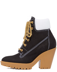 Черные замшевые ботильоны от Maison Margiela