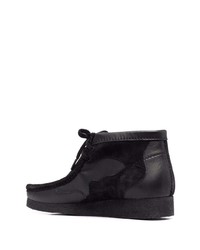 Черные замшевые ботинки дезерты с камуфляжным принтом от Clarks Originals
