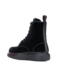 Женские черные замшевые ботинки на шнуровке от Alexander McQueen