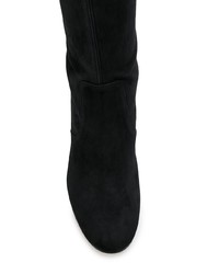 Черные замшевые ботфорты от Stuart Weitzman