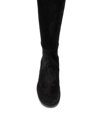 Черные замшевые ботфорты от Stuart Weitzman