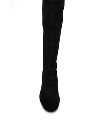 Черные замшевые ботфорты от Stuart Weitzman