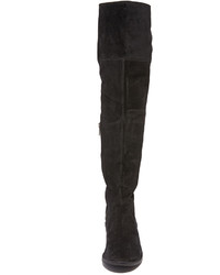 Черные замшевые ботфорты от Frye