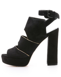Черные замшевые массивные босоножки на каблуке от Stuart Weitzman