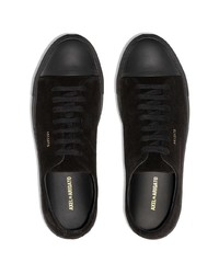 Мужские черные замшевые низкие кеды от Axel Arigato