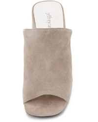 Черные замшевые сабо от Jeffrey Campbell