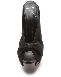 Черные замшевые сабо от Giuseppe Zanotti