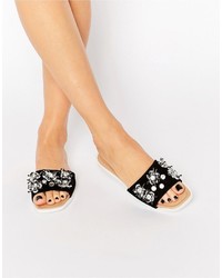 Черные замшевые сандалии на плоской подошве с украшением от Miss KG