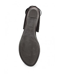 Черные замшевые сандалии на плоской подошве от Aldo